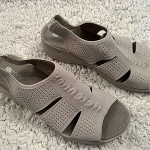 Bzees size 10 in men’s shoes